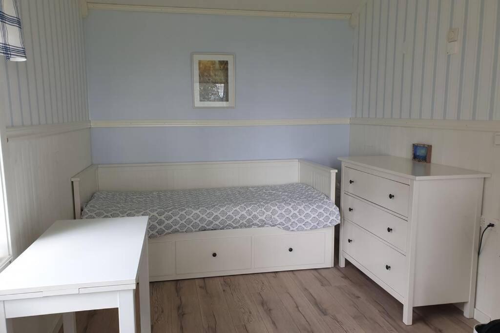 Gaeststuga I Vacker Natur, Bastu, Bubbelpool Sommartid Och Gratis Parkering Naera Ulricehamn Och Lassalyckan, Guesthouse With Nice View With Sauna And Free Parking Close To Dalsjoefors And Fishing Borås Exterior photo