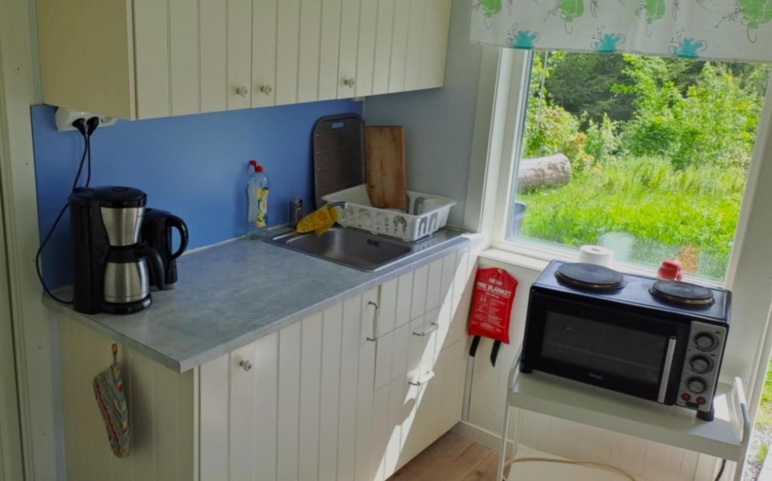 Gaeststuga I Vacker Natur, Bastu, Bubbelpool Sommartid Och Gratis Parkering Naera Ulricehamn Och Lassalyckan, Guesthouse With Nice View With Sauna And Free Parking Close To Dalsjoefors And Fishing Borås Exterior photo